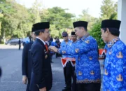 Bupati Pangkep Sematkan Tanda Kehormatan Satyalencana Karya Satya Kepada 81 ASN