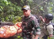 Pantang Menyerah di Pegunungan Pangkep, Prajurit Hasanuddin Berhasil Evakuasi Korban Kecelakaan Peswat