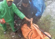 Tak Kenal Medan dan Cuaca, Prajurit Kodam XIV/Hasanuddin Terus Evakuasi Korban ATR 42-500