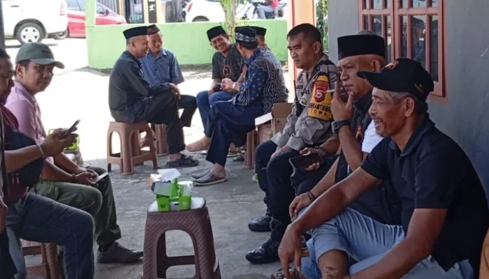 Bhabinkamtipmas Polsek Manggala Imbau Warga Waspada Banjir Akibat Curah Hujan Tinggi.